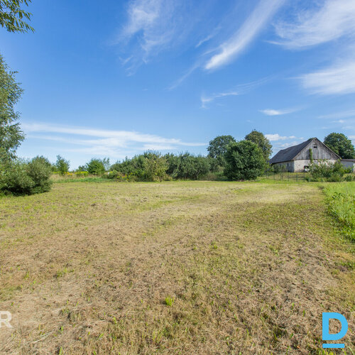 Pārdošanā 1770 m² zemes gabals privātai apbūvei mierpilnajā Katlakalnā.Zeme atro