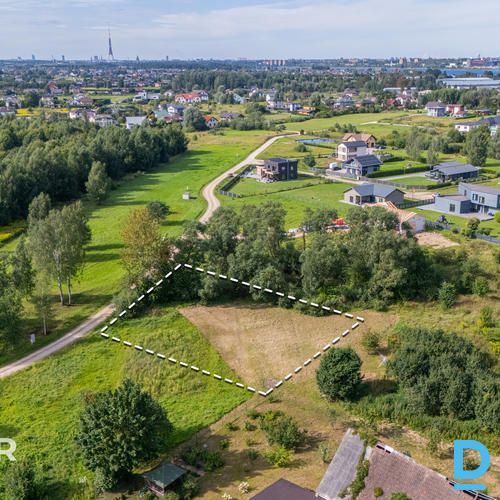 Pārdošanā 1770 m² zemes gabals privātai apbūvei mierpilnajā Katlakalnā.Zeme atro