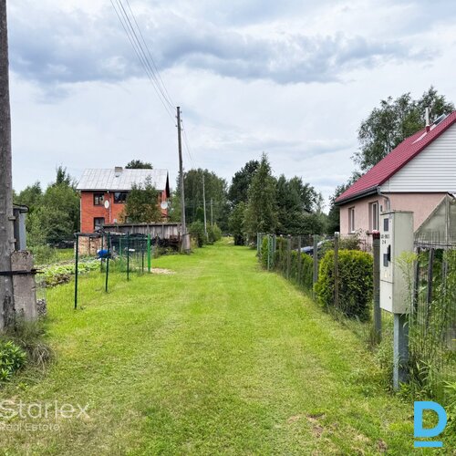 Plašs zemes gabals ciematā Kļavas