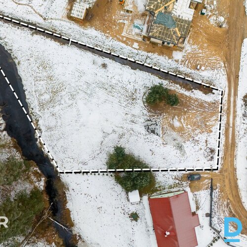 Pārdošanā 2400 m² zemes gabals privātmājas būvniecībai ainaviskā vietā upes kras