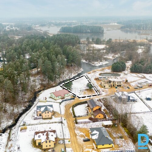 Pārdošanā 2400 m² zemes gabals privātmājas būvniecībai ainaviskā vietā upes kras