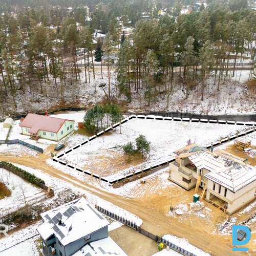 Pārdošanā 2400 m² zemes gabals privātmājas būvniecībai ainaviskā vietā upes kras