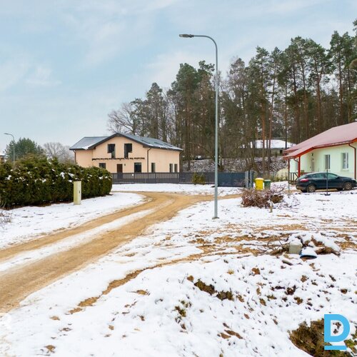 Pārdošanā 2400 m² zemes gabals privātmājas būvniecībai ainaviskā vietā upes kras
