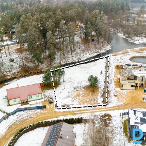 Pārdošanā 2400 m² zemes gabals privātmājas būvniecībai ainaviskā vietā upes kras
