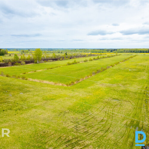 Pārdošanā 13 ha zemes gabals lauksaimniecībai vai privātai apbūvei.Īpašums atrod