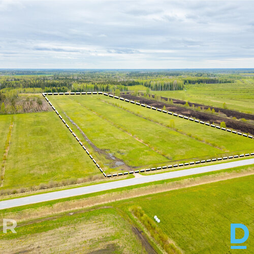 Pārdošanā 13 ha zemes gabals lauksaimniecībai vai privātai apbūvei.Īpašums atrod