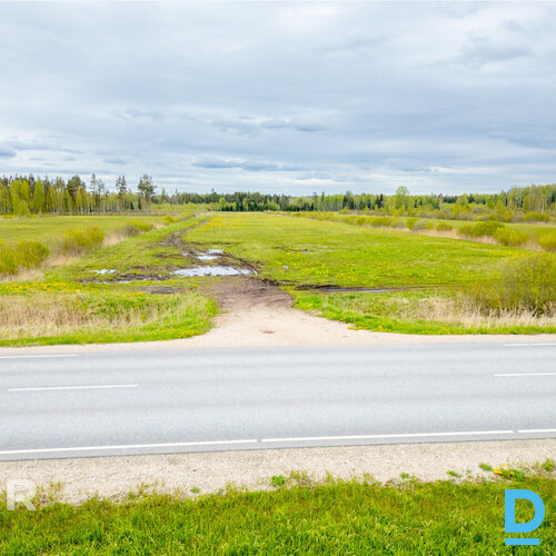 Pārdošanā 13 ha zemes gabals lauksaimniecībai vai privātai apbūvei.Īpašums atrod