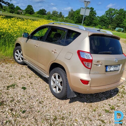 Pārdod Toyota RAV 4, 2011