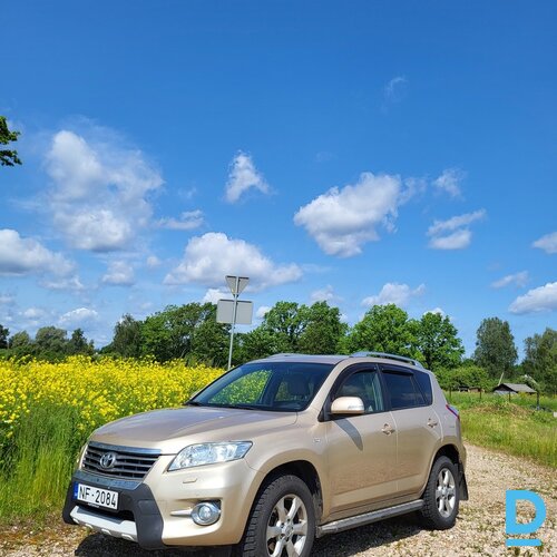 Pārdod Toyota RAV 4, 2011