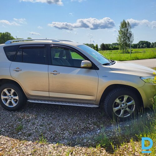 Pārdod Toyota RAV 4, 2011