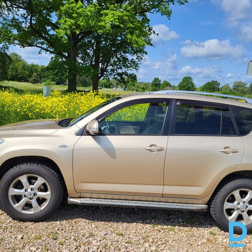 Pārdod Toyota RAV 4, 2011