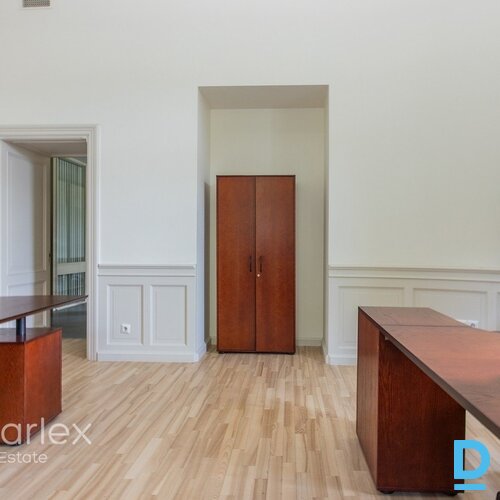 Birojs prestižā vēstniecību rajonā pie Kronvalda parka Birojs prestižā vēstniecību rajonā pie Kronvalda parka