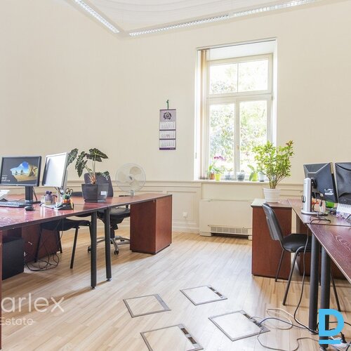 Birojs prestižā vēstniecību rajonā pie Kronvalda parka Birojs prestižā vēstniecību rajonā pie Kronvalda parka