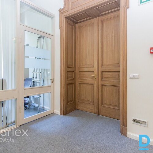 Birojs prestižā vēstniecību rajonā pie Kronvalda parka