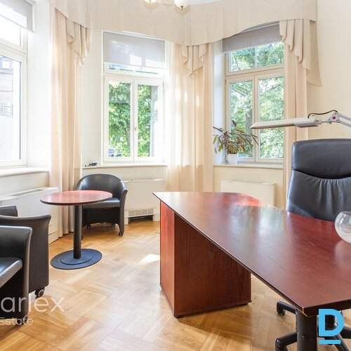 Birojs prestižā vēstniecību rajonā pie Kronvalda parka