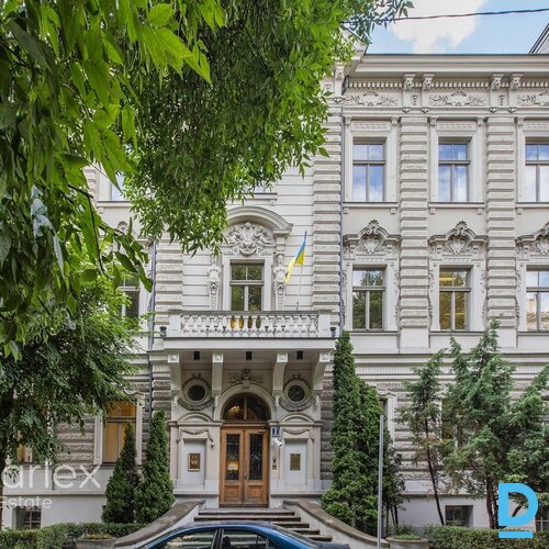 Birojs prestižā vēstniecību rajonā pie Kronvalda parka