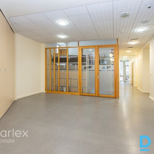 Birojs prestižā vēstniecību rajonā pie Kronvalda parka