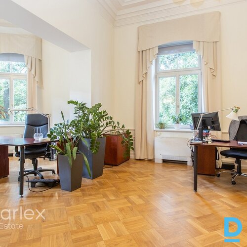 Birojs prestižā vēstniecību rajonā pie Kronvalda parka