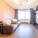 For sale is a warm and sunny 2-room apartment in a renovated building in the cit