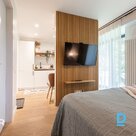 Современная квартира-студия всего в 150 метрах от моря в проекте "Albatross Home