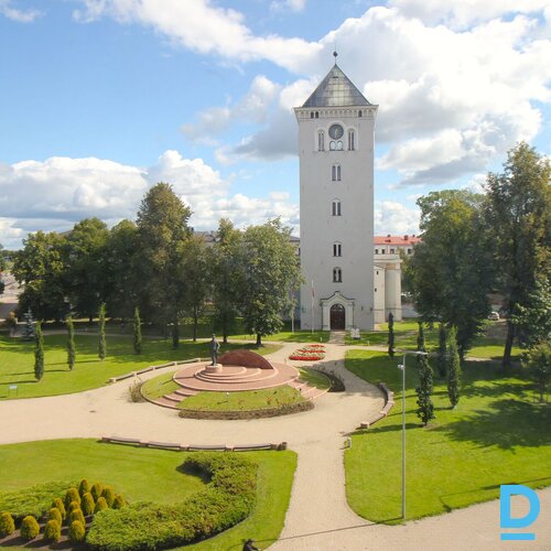 Brīnišķīgs dzīvoklis pašā Jelgavas sirdī ar lielisku skatu pa logu.