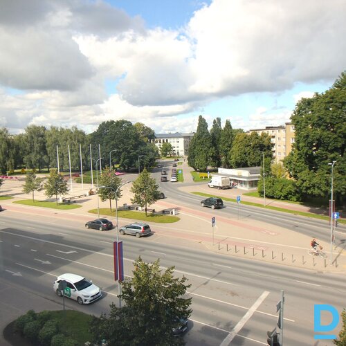 Brīnišķīgs dzīvoklis pašā Jelgavas sirdī ar lielisku skatu pa logu.