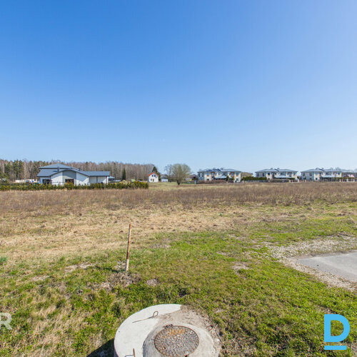 Pārdošanā 4211 m² zemes gabals darījuma objektu būvniecībai Mārupē.Iespējams pie
