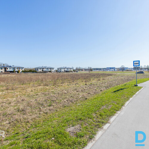 Pārdošanā 4211 m² zemes gabals darījuma objektu būvniecībai Mārupē.Iespējams pie