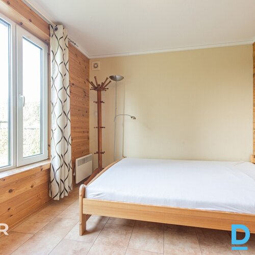 Pārdošanā vissezonas atpūtas māja ar iekoptu 600 m² zemes gabalu netālu no Gauja