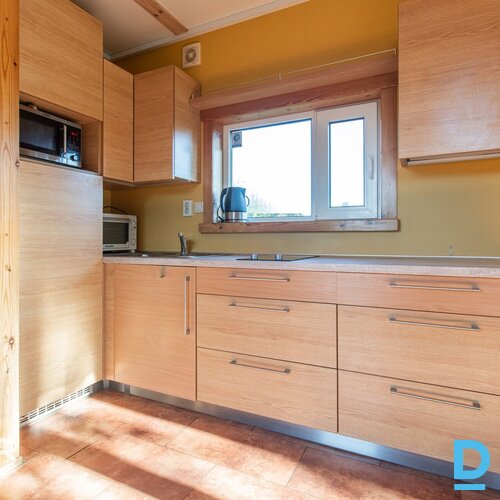 Pārdošanā vissezonas atpūtas māja ar iekoptu 600 m² zemes gabalu netālu no Gauja