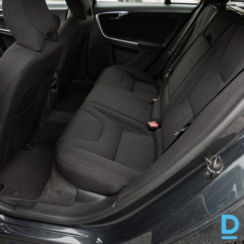 Pārdod Volvo V60 D3 Momentum 163 PS, 2012