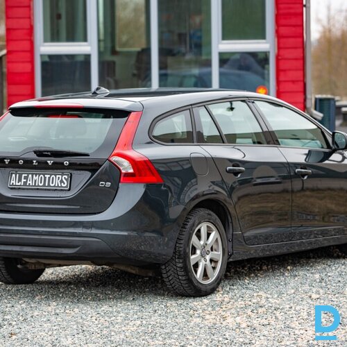 Pārdod Volvo V60 D3 Momentum 163 PS, 2012