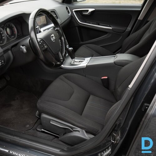 Pārdod Volvo V60 D3 Momentum 163 PS, 2012
