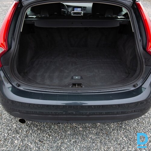 Pārdod Volvo V60 D3 Momentum 163 PS, 2012