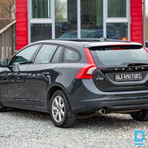 Pārdod Volvo V60 D3 Momentum 163 PS, 2012