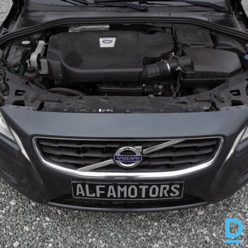 Pārdod Volvo V60 D3 Momentum 163 PS, 2012