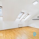 Продается просторная, уютная 3-комнатная квартира-мансарда в новом проекте. Опис