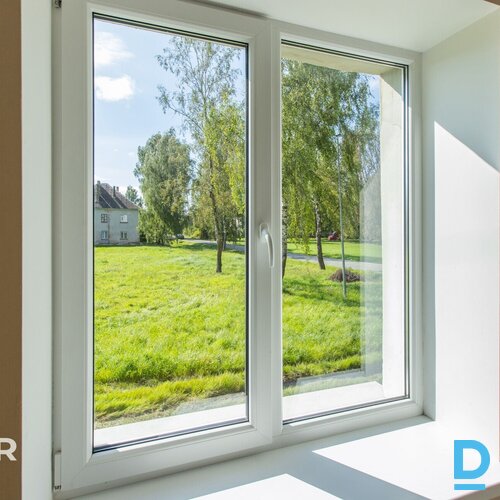 Pārdošanā silts, plašs 2 istabu dzīvoklis teicamā vietā ar attīstītu infrastrukt