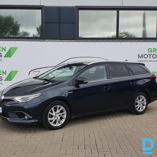 Pārdod Toyota Auris Combi Elegance Hybrid 1.8, 2016