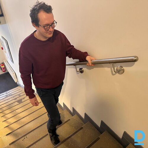 Pie sienas stiprināmas margas Pie sienas stiprināmas margas