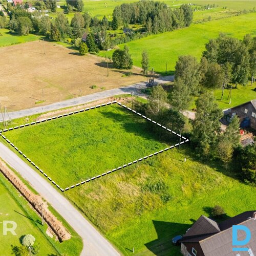Lielisks zemes gabals 2400 m² privātai apbūvei Mālpilī.Īpašums atrodas skaistā v
