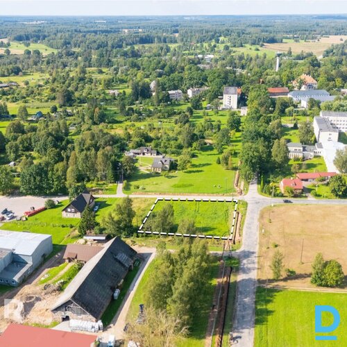 Lielisks zemes gabals 2400 m² privātai apbūvei Mālpilī.Īpašums atrodas skaistā v