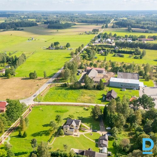 Lielisks zemes gabals 2400 m² privātai apbūvei Mālpilī.Īpašums atrodas skaistā v