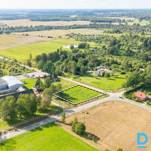 Lielisks zemes gabals 2400 m² privātai apbūvei Mālpilī.Īpašums atrodas skaistā v