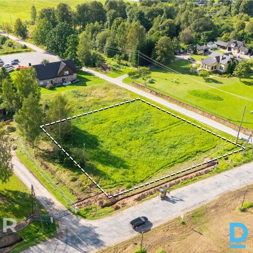 Lielisks zemes gabals 2400 m² privātai apbūvei Mālpilī.Īpašums atrodas skaistā v