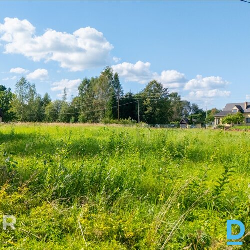 Lielisks zemes gabals 2400 m² privātai apbūvei Mālpilī.Īpašums atrodas skaistā v