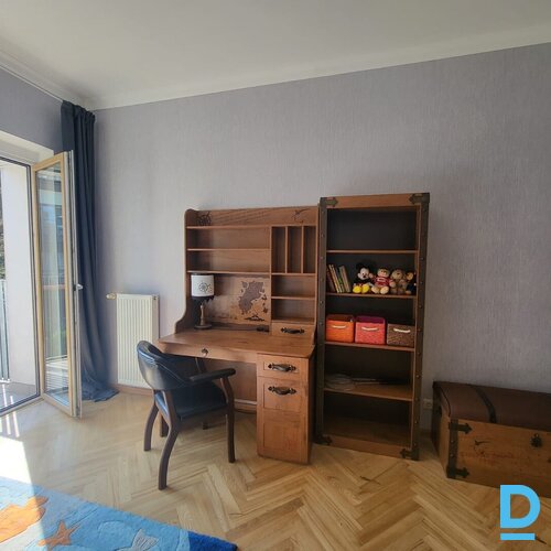 Pārdod dzīvokli Dzintaru prospekts 42, 98.5m², 3 ist.