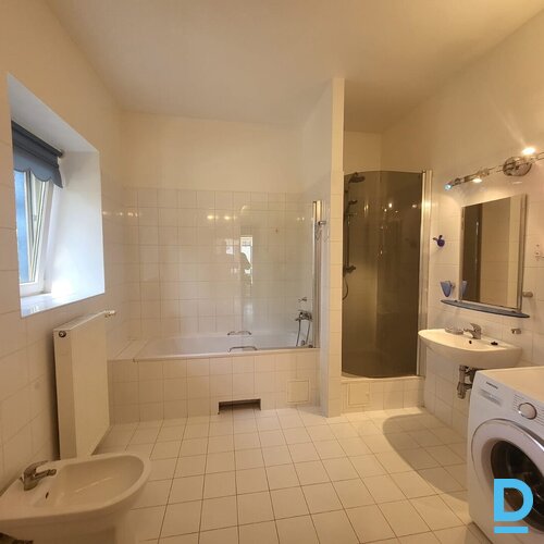 Pārdod dzīvokli Dzintaru prospekts 42, 98.5m², 3 ist.