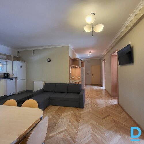 Pārdod dzīvokli Dzintaru prospekts 42, 98.5m², 3 ist.