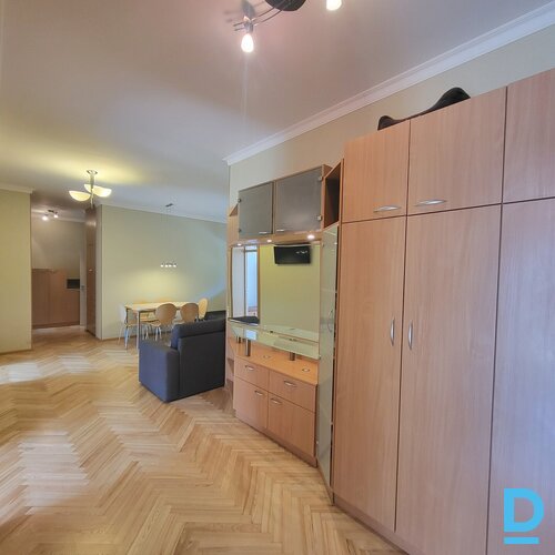 Pārdod dzīvokli Dzintaru prospekts 42, 98.5m², 3 ist.